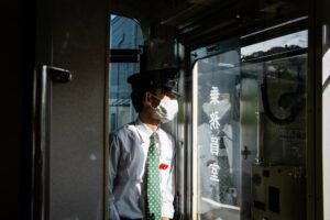 Maska przeciwgazowa w przemyśle chemicznym – dobór filtrów i zasady konserwacji