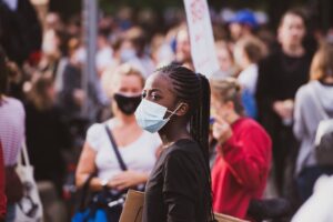 Maski ochronne a astma – jak dobrać model o niskim oporze oddychania?