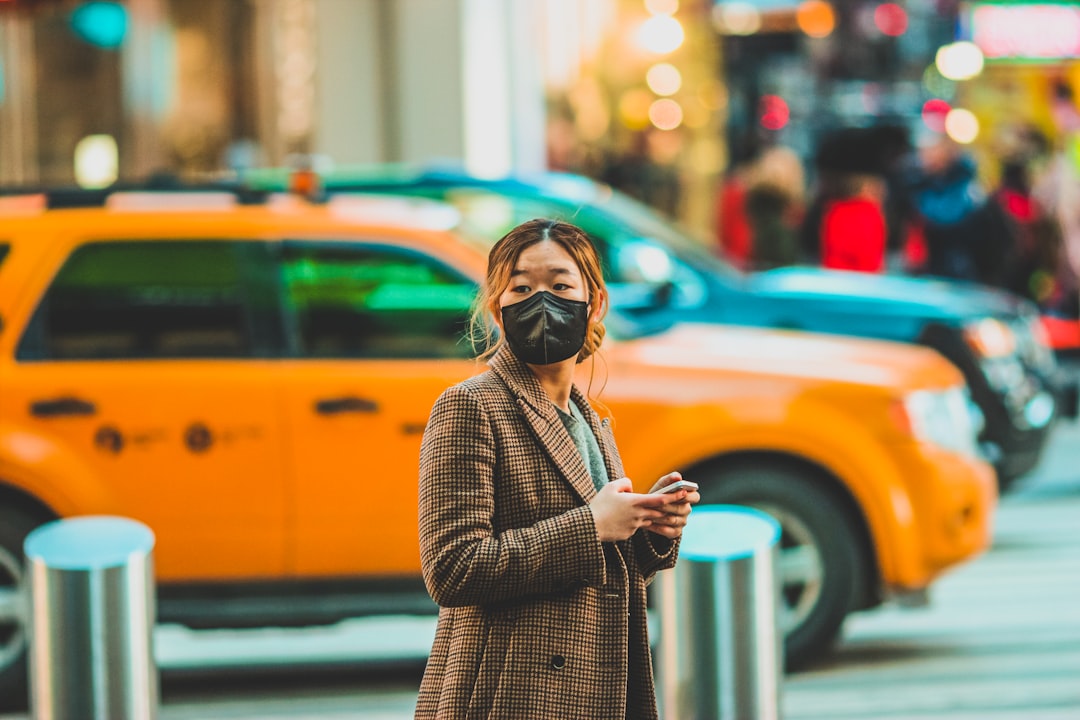 Ochrona przed wirusami w transporcie publicznym – skuteczność masek filtrujących