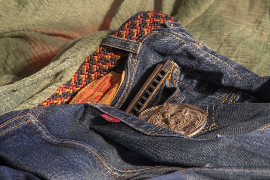 Odzież robocza dla ekip serwisowych – odporność na zabrudzenia i zużycie